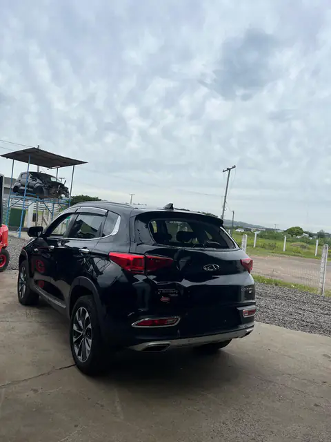 Caoa Chery Tiggo 7 2022 no pátio da Demolidora Santo Antônio