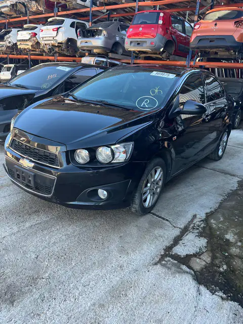 Chevrolet Sonic Sedan 2012/2013 no pátio da Demolidora Santo Antônio