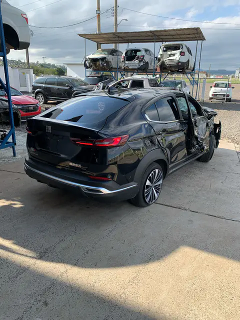 Fiat Fastback 2023 no pátio da Demolidora Santo Antônio