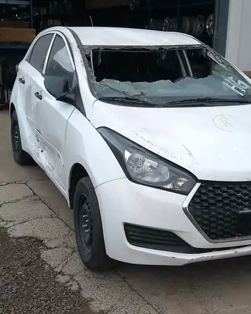 Hyundai HB20 Motor 1.0 3 cilindros, Câmbio automático, ano 2019, no pátio da Demolidora Santo Antônio