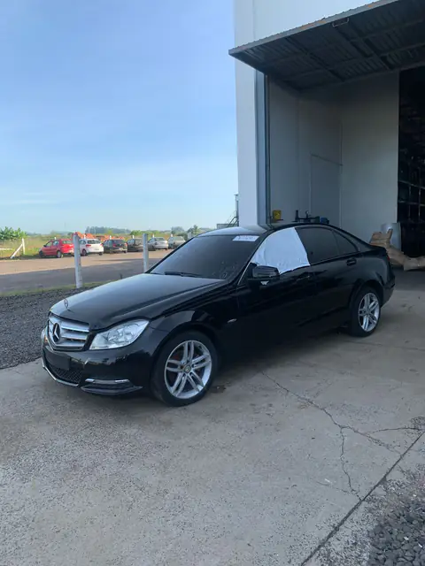 Mercedes-Benz C180 2012 no pátio da Demolidora Santo Antônio