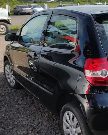Volkswagen Fox 1.0, ano 2009/2010, no pátio da Demolidora Santo Antônio