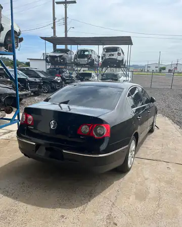 Volkswagen Passat 2.0 Turbo, ano 2010, no pátio da Demolidora Santo Antônio