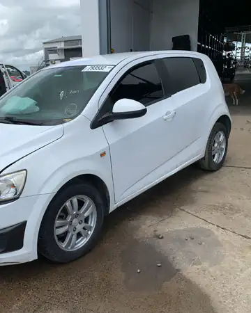 Chevrolet Sonic LT 1.6 16V Ecotec, ano 2013, no pátio da Demolidora Santo Antônio