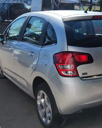Citroën C3 120 A, ano 2013/2014, no pátio da Demolidora Santo Antônio