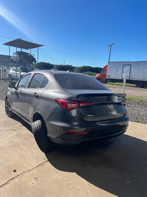 Fiat Cronos 2019/2020 no pátio da Demolidora Santo Antônio
