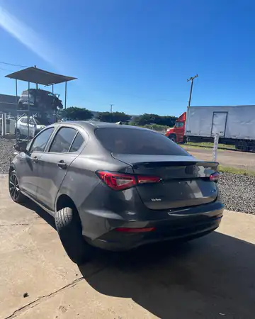 Fiat Cronos HGT 1.8 Flex, ano 2019/2020, no pátio da Demolidora Santo Antônio