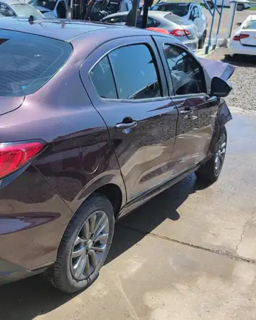 Fiat Cronos Drive 1.3 Firefly, ano 2021, no pátio da Demolidora Santo Antônio