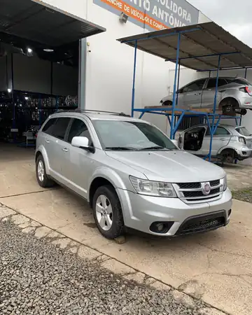 Fiat Freemont 2.4, ano 2012, no pátio da Demolidora Santo Antônio