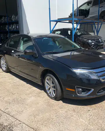 Ford Fusion V6, ano 2009/2010, no pátio da Demolidora Santo Antônio