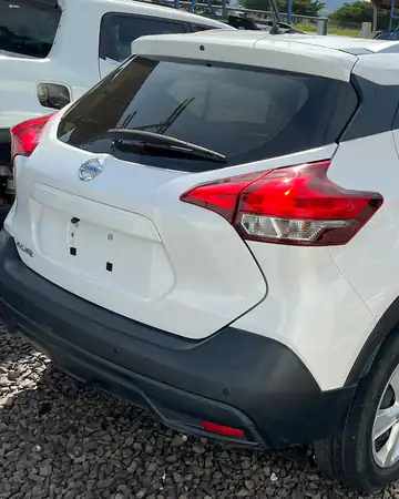 Nissan Kicks 1.6 16V, ano 2019/2020, no pátio da Demolidora Santo Antônio