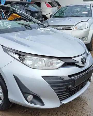 Toyota Yaris Sedan, ano 2018/2019, no pátio da Demolidora Santo Antônio